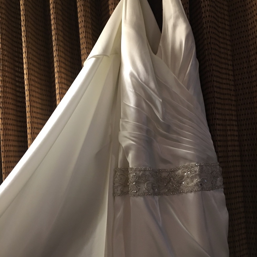 🌺SOLD🌺 NWT Halter Galina Ivory Wedding Dress - Picture 7 of 7